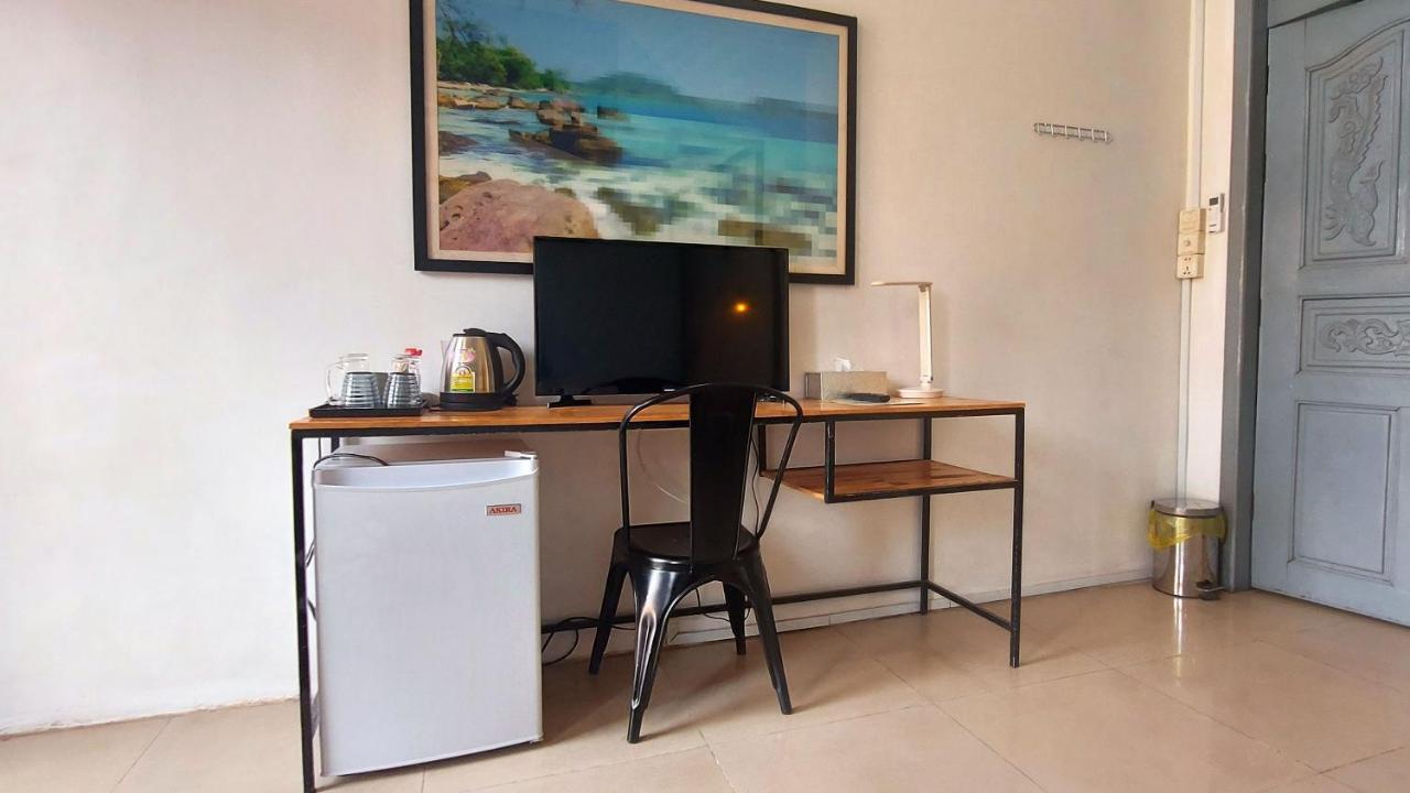 The Place Hostel Battambang Luaran gambar